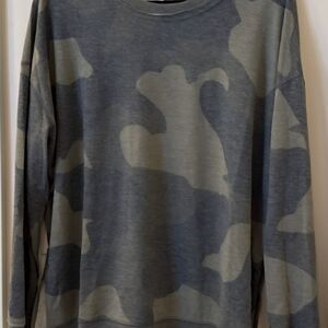 Mud Pie Women's Green and Gray Camouflage Long Sleeve Tee